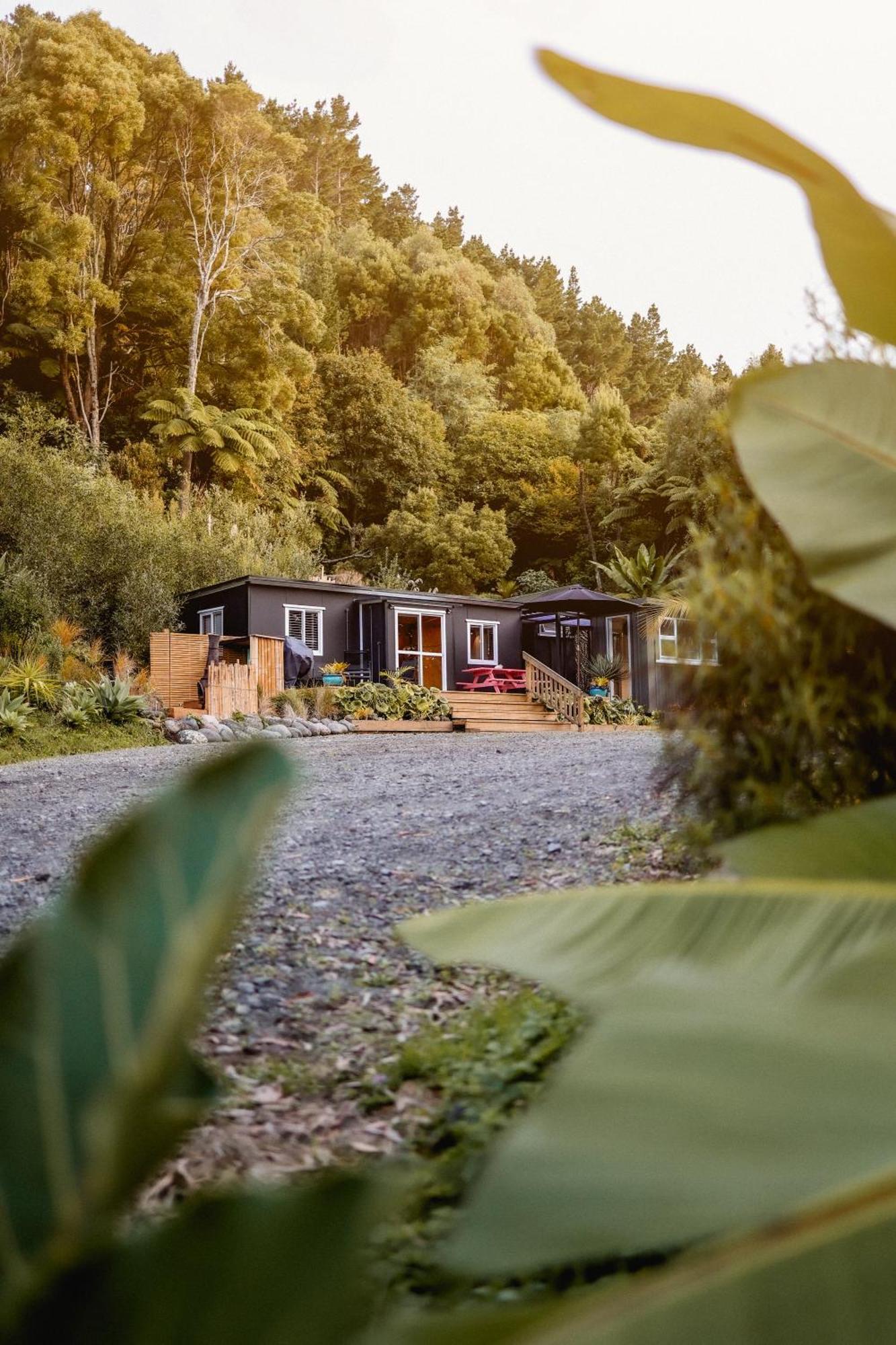Kaitake Kabana - Unique, Off-Grid, Studio Retreat Oakura Exterior foto
